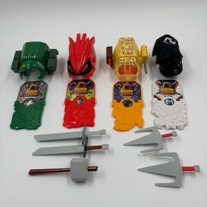 ZhuZhu Pets Kung Zhu Battle Armor, Power Tablets, and weapons